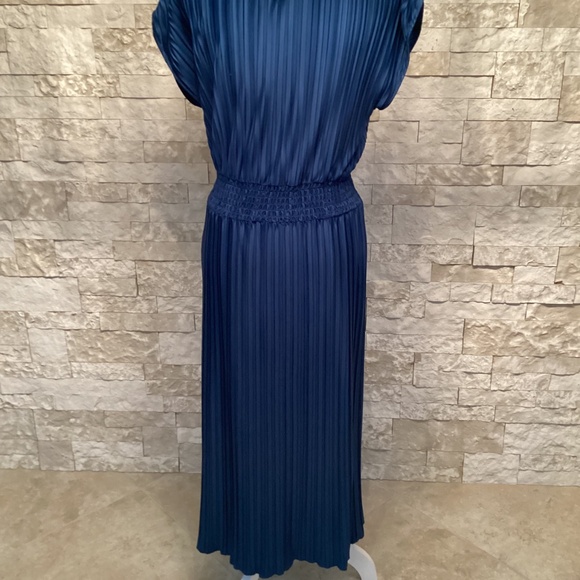 DKNY Blue Pleated Smocked-Waist Midi Dress - Picture 11 of 16